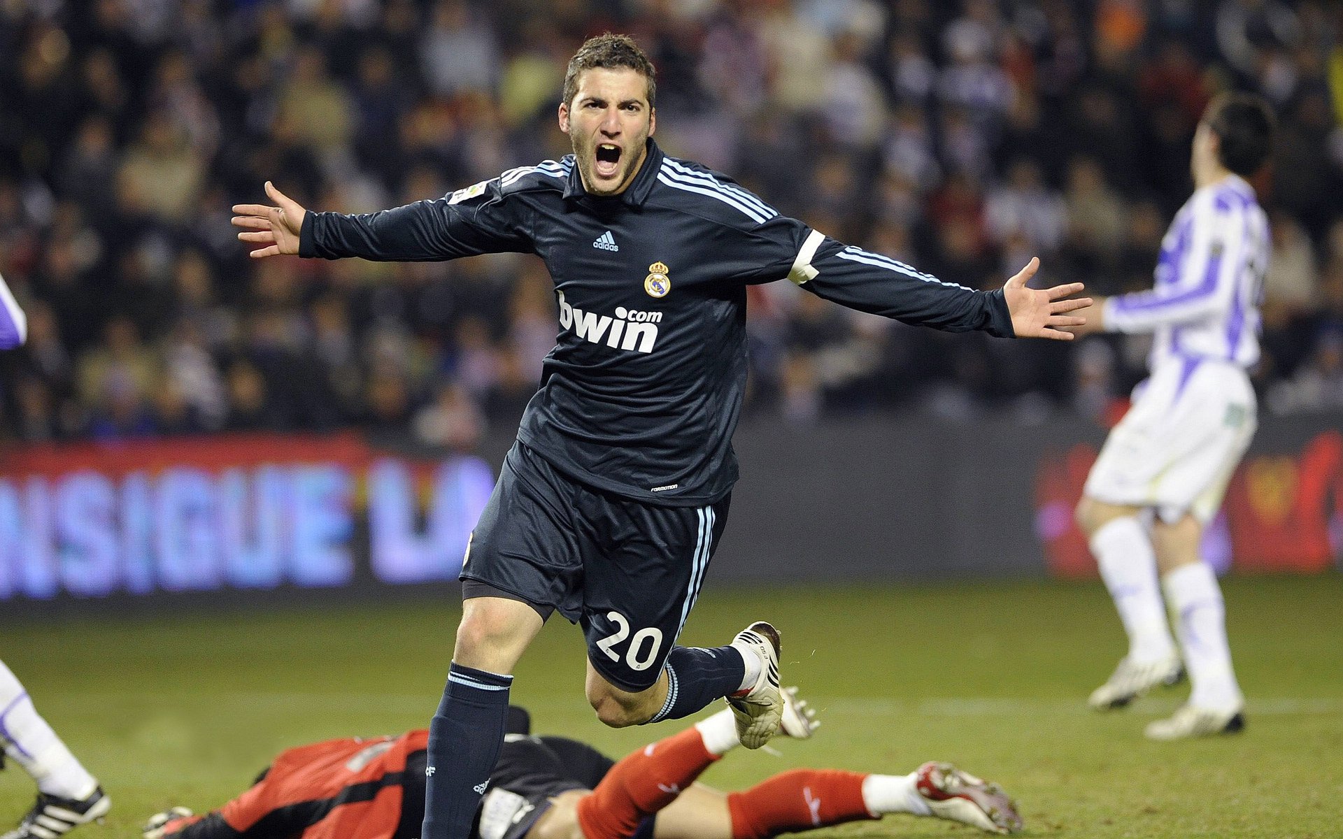 哈利伯顿进攻端无人可挡，爵士主场力克广厦队